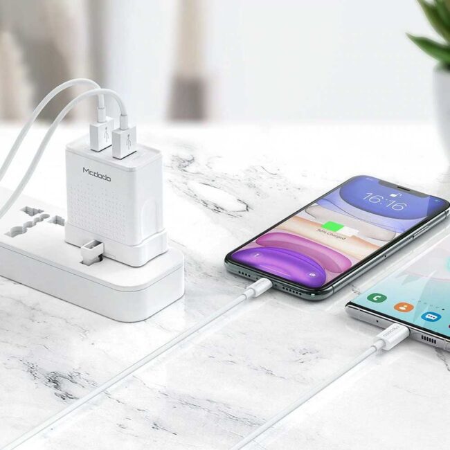 Mcdodo HCH-5720 Dual USB Charger (UK) + 1m Lightning Cable Travel Set